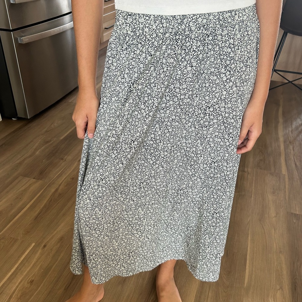 Cute and stylish midi skirt